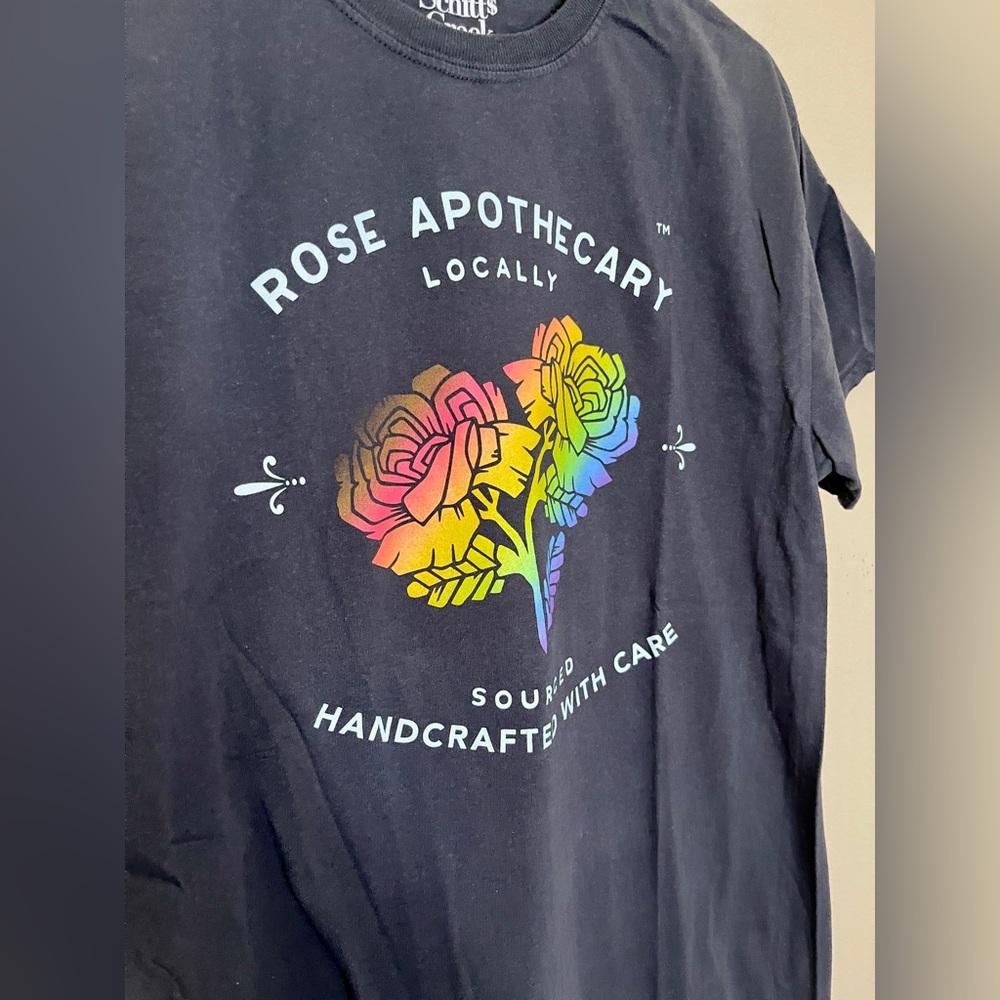 Official Schitt$ Creek TV Show Rose Apothecary Gray T-Shirt Size M - Picture 4 of 6